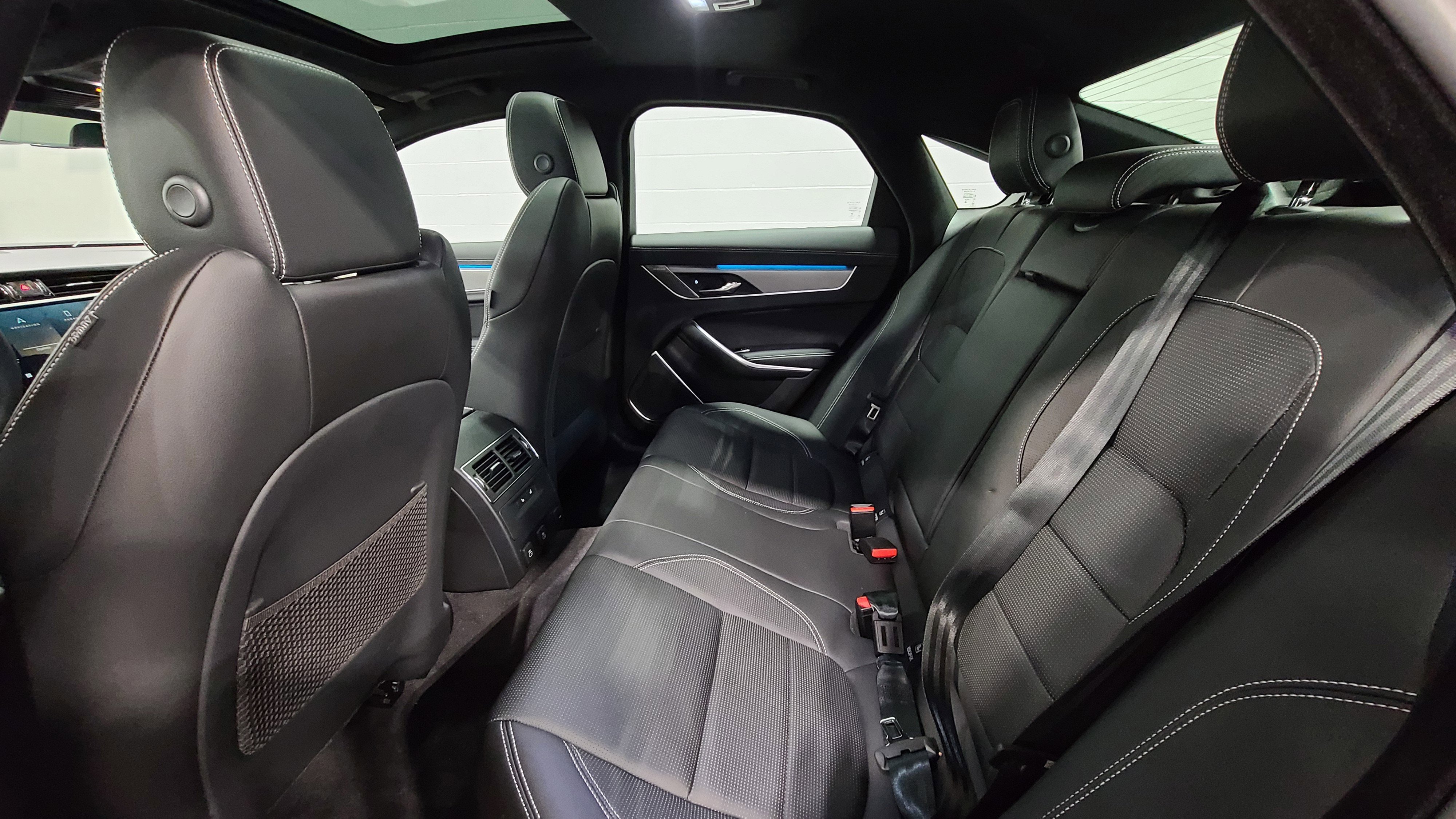 New 2024 Jaguar XF R-Dynamic SE AWD/4WD image 6