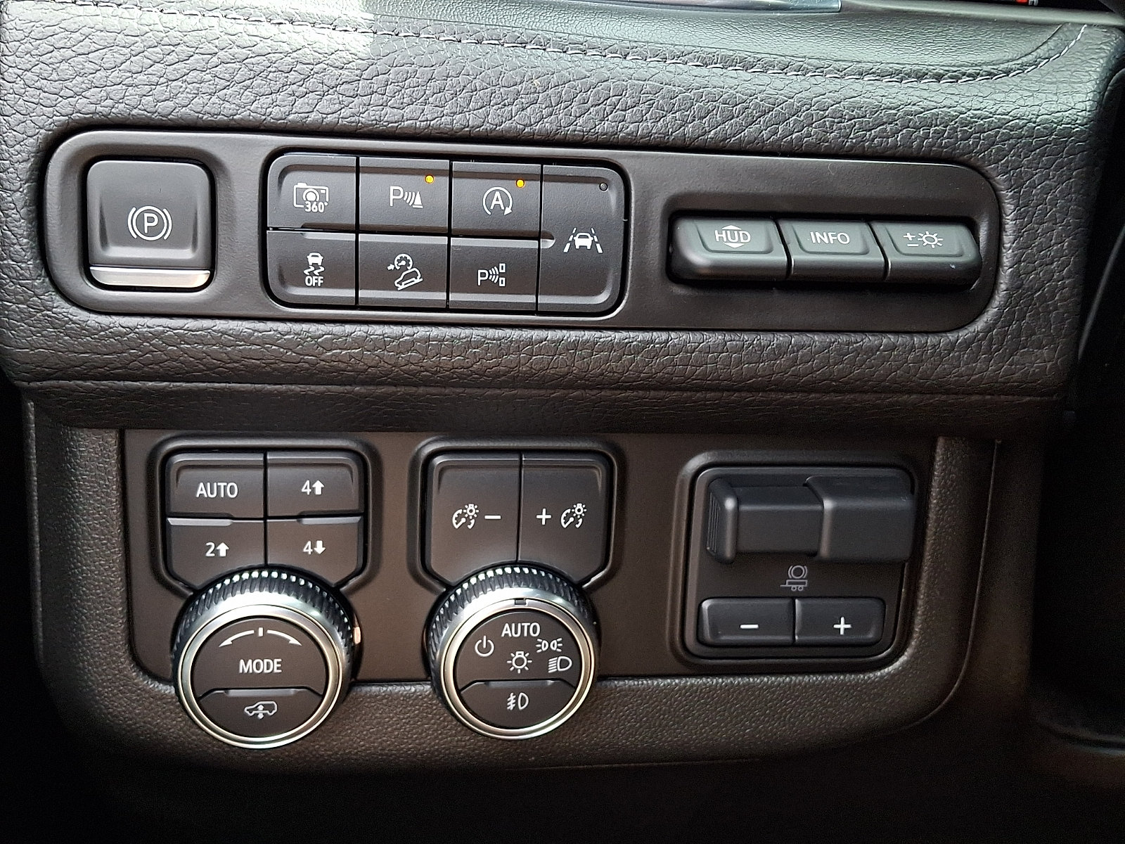 Certified 2024 GMC Yukon XL Denali w/ Denali Reserve Package AWD/4WD image 26