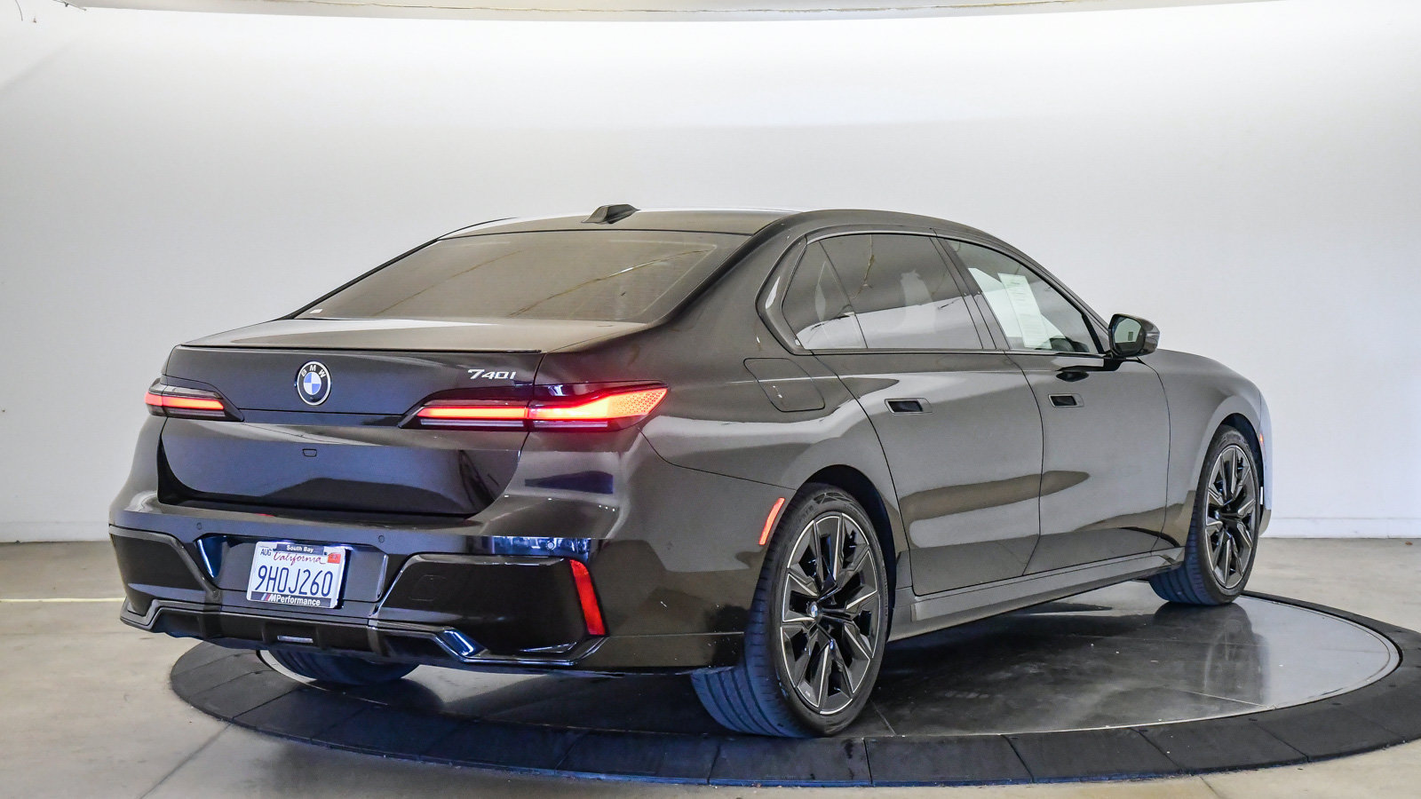 Certified 2023 BMW 740i w/ Parking Assistance Package RWD image 5