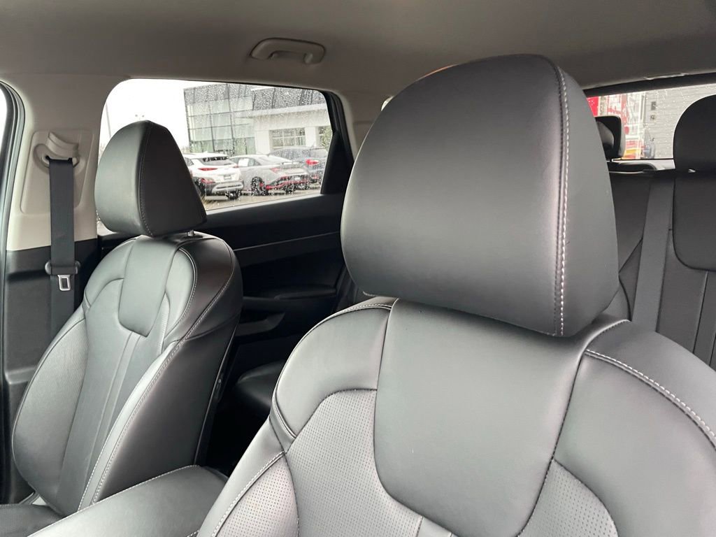 Used 2025 Kia Sorento S image 23
