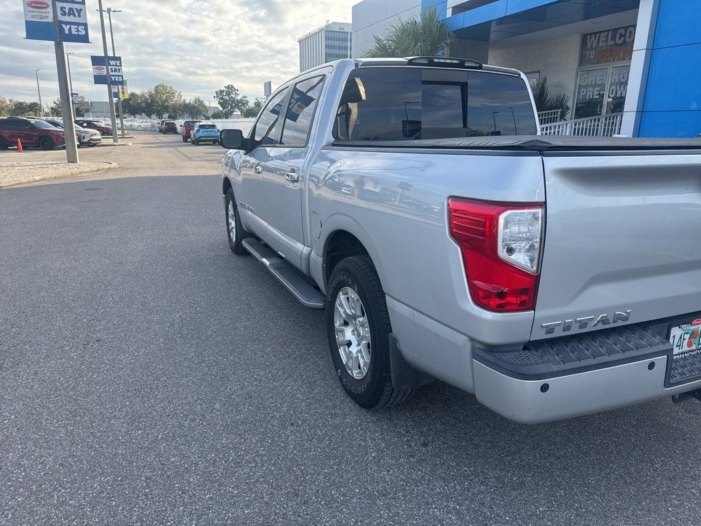 Used 2018 Nissan Titan SV w/ SV Convenience Package image 6