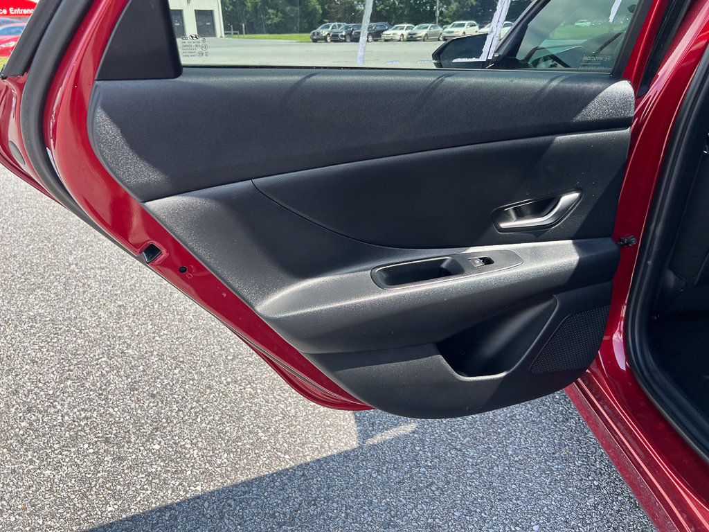 Used 2024 Hyundai Elantra SE FWD image 20