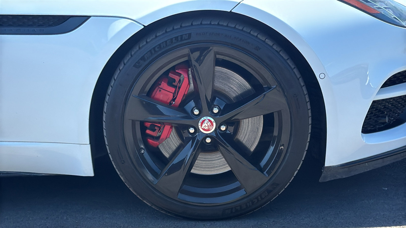 Used 2020 Jaguar F-TYPE R image 29