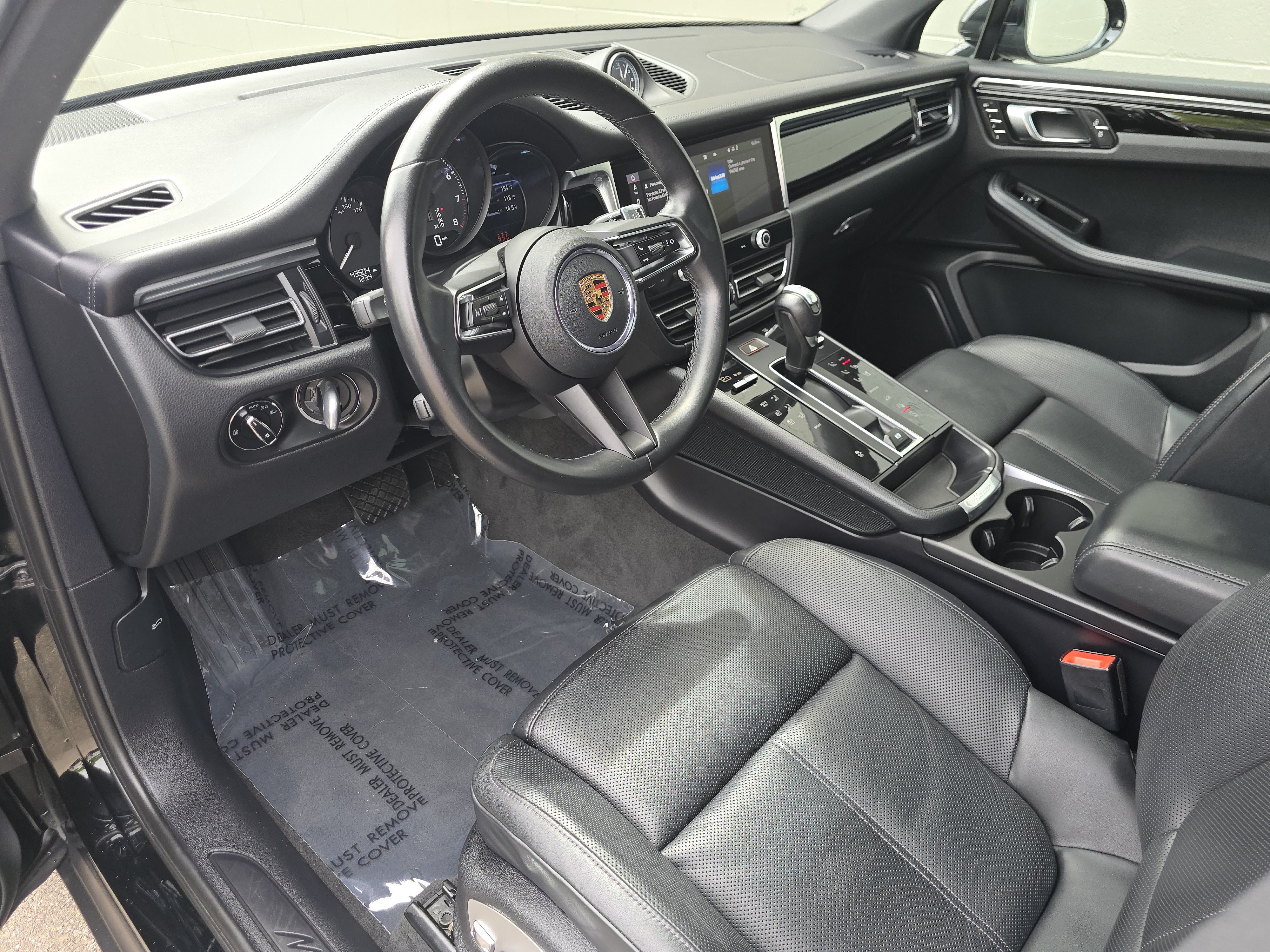 Certified 2023 Porsche Macan AWD/4WD image 4