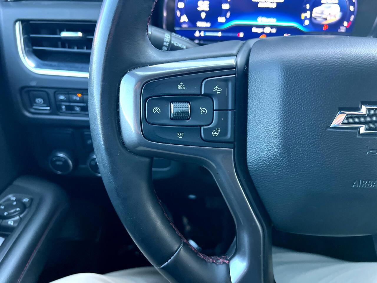 Used 2023 Chevrolet Suburban RST w/ Luxury Package image 27