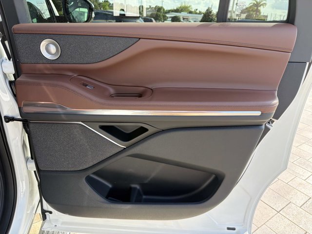 New 2026 Lincoln Navigator L Reserve AWD/4WD image 21