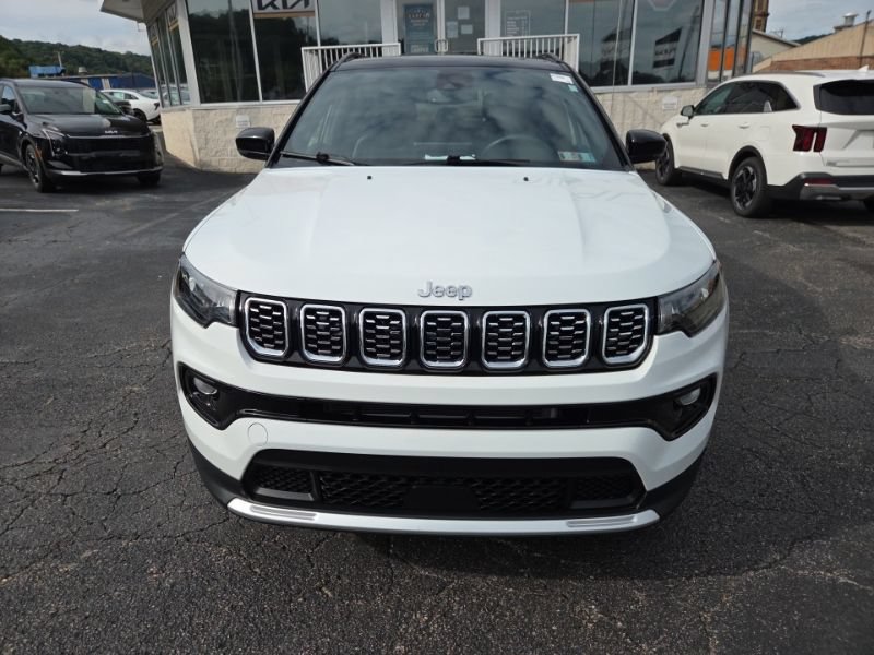 Used 2024 Jeep Compass Limited AWD/4WD image 2