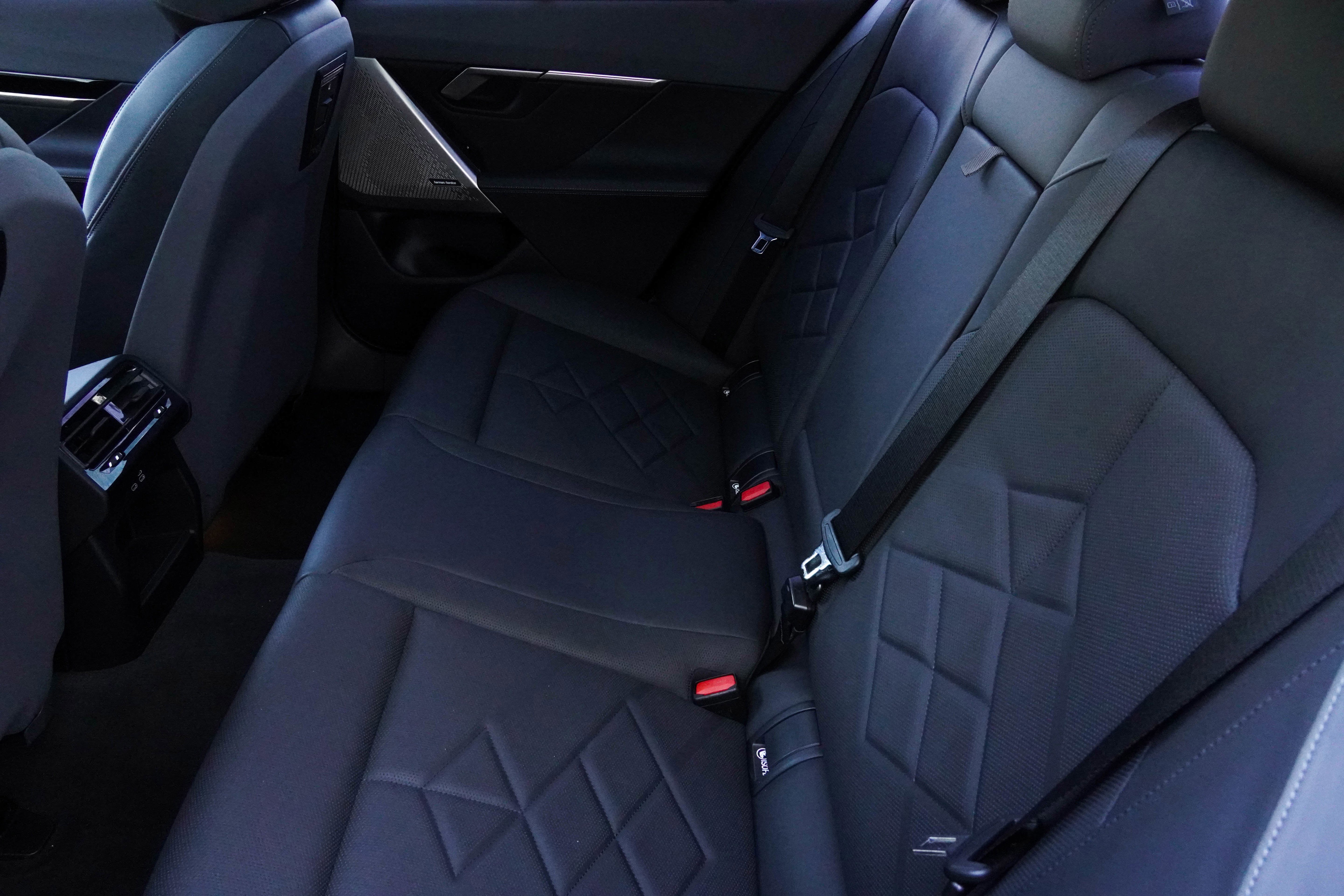 Certified 2024 BMW 530i w/ Executive Package image 38