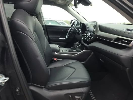 Used 2021 Toyota Highlander XLE image 13