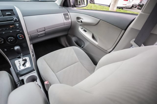 Used 2010 Toyota Corolla LE FWD image 33