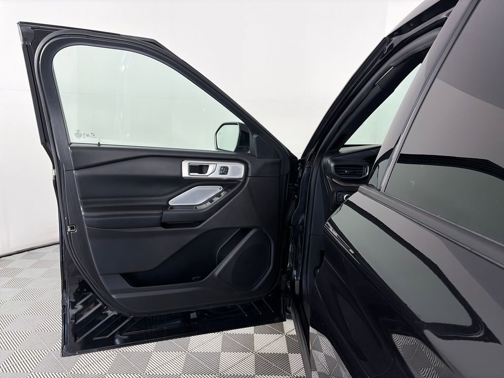 Certified 2020 Ford Explorer Platinum w/ Premium Technology Package AWD/4WD image 10