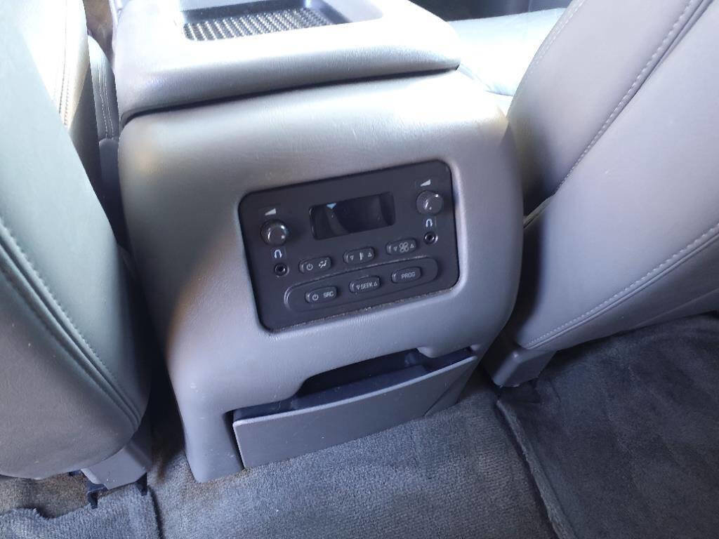 Used 2004 Chevrolet Tahoe LT w/ LT Preferred Equipment Group image 9