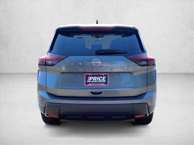 Used 2024 Nissan Rogue S AWD/4WD image 3