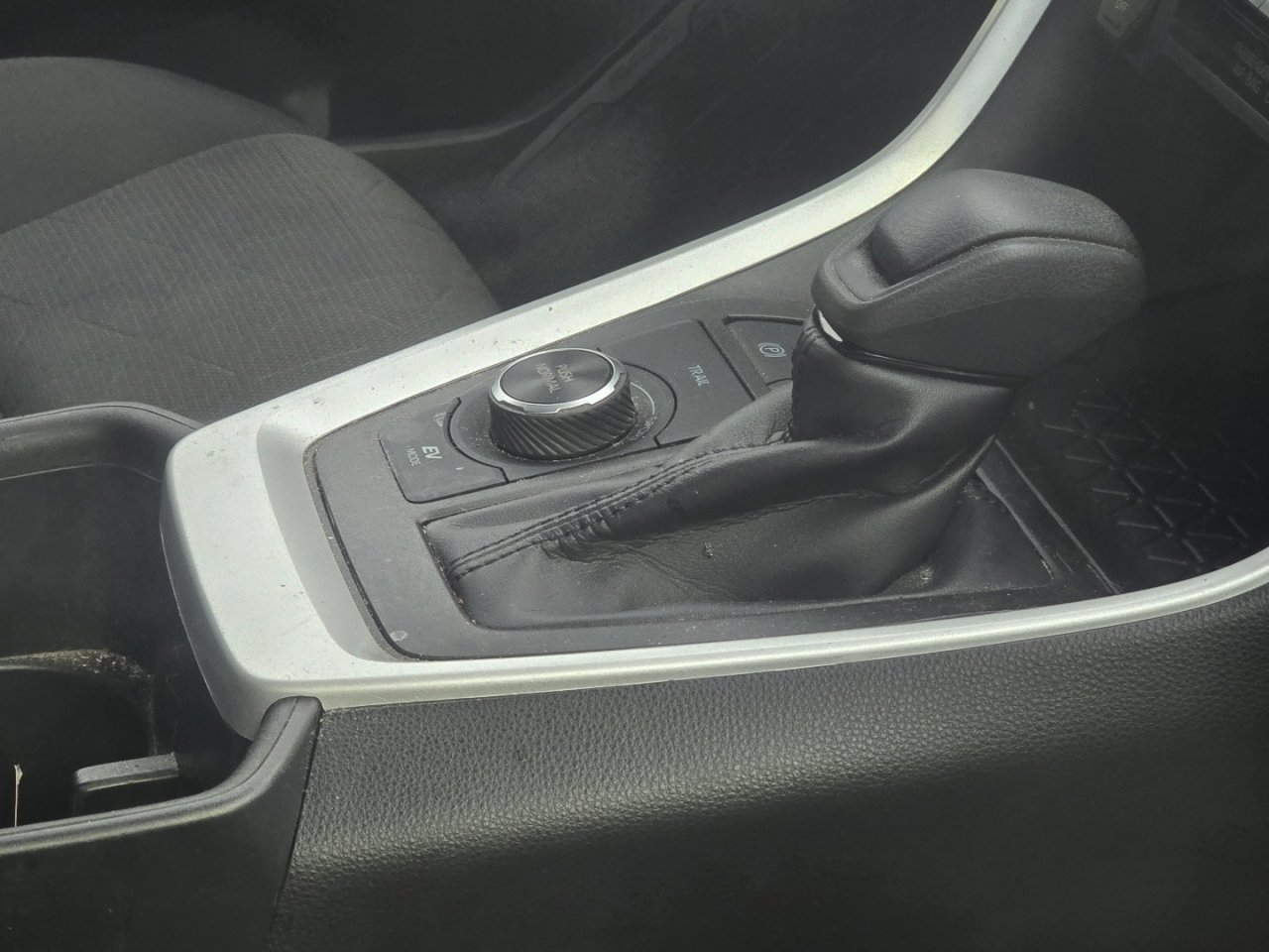 Certified 2022 Toyota RAV4 XLE w/ Convenience Package image 16