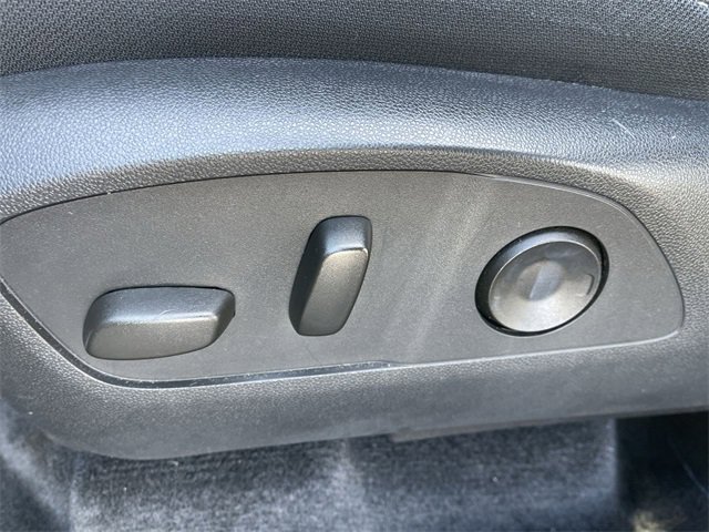 Used 2025 Chevrolet Traverse LT image 12