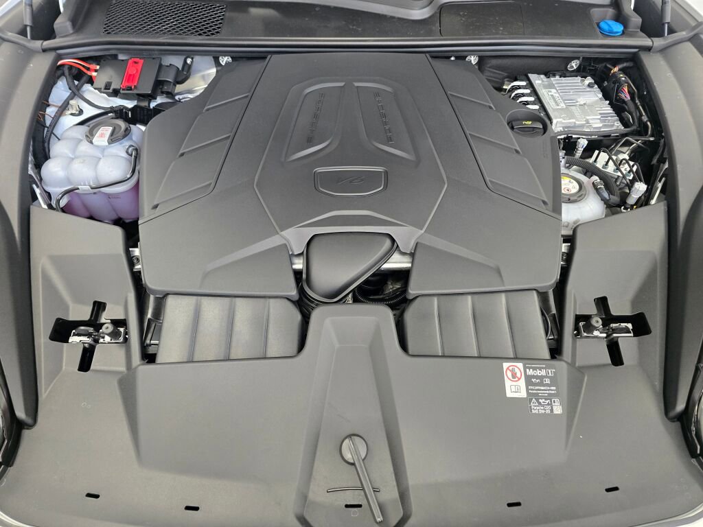 New 2025 Porsche Cayenne E-Hybrid Coupe image 12