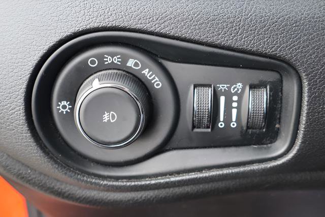 Used 2016 Jeep Renegade Latitude image 18