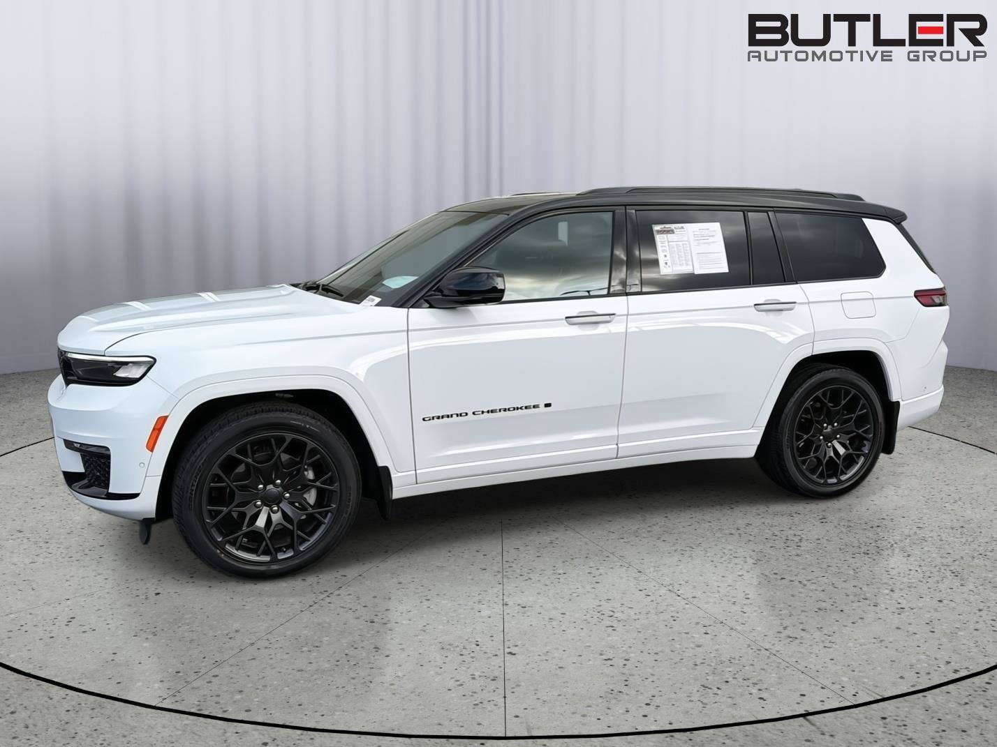 Used 2024 Jeep Grand Cherokee L Summit AWD/4WD image 3