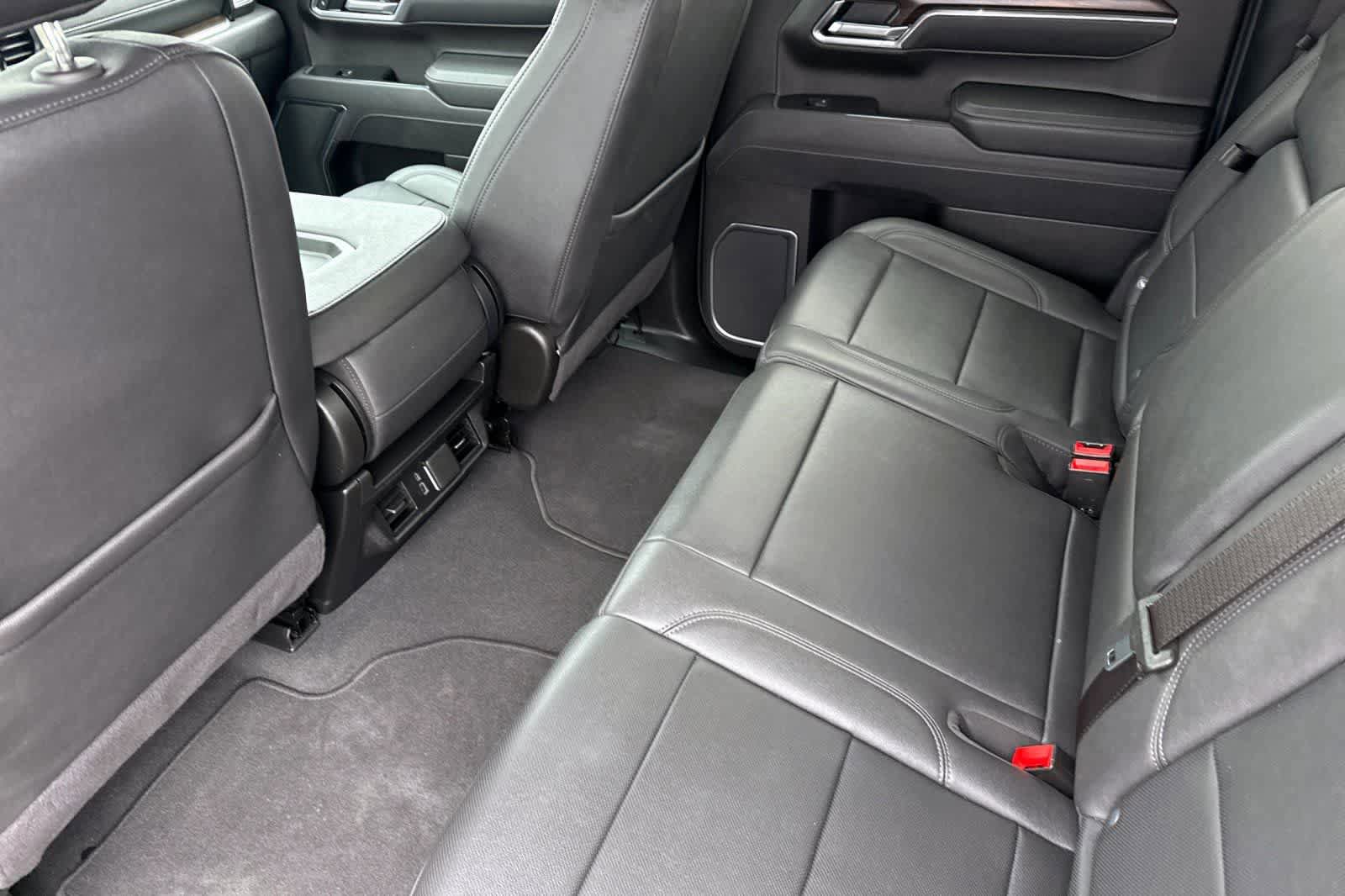 Used 2025 GMC Sierra 1500 SLT AWD/4WD image 4