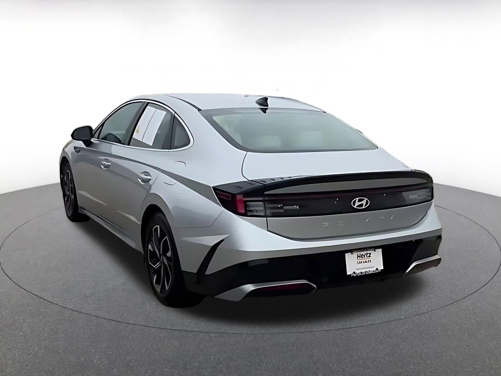 Used 2025 Hyundai Sonata SEL FWD image 4