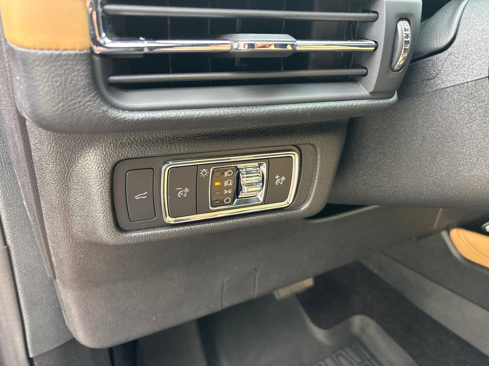 Certified 2022 Lincoln Corsair Reserve w/ Equipment Group 201A image 14