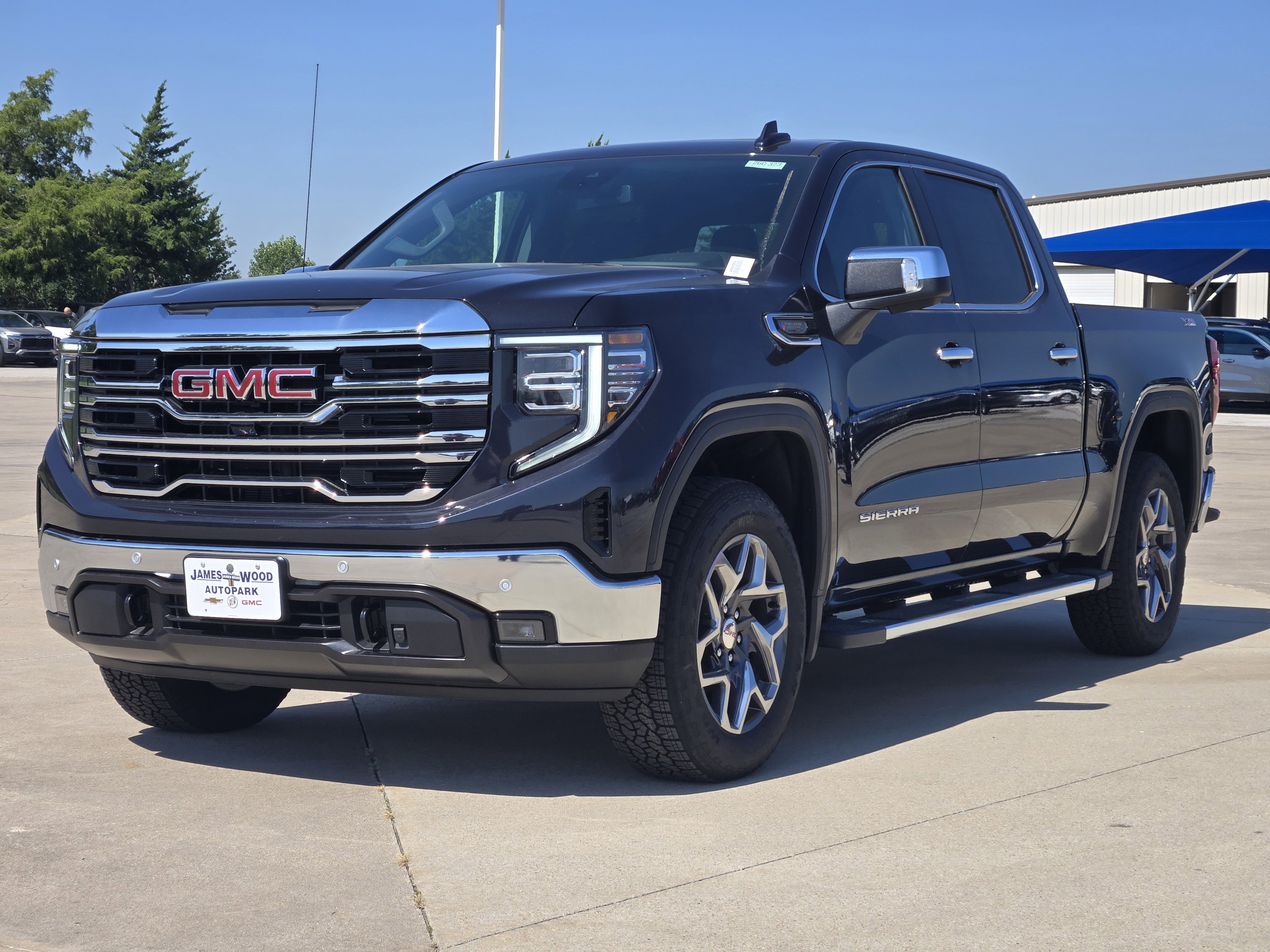 New 2026 GMC Sierra 1500 SLT image 2
