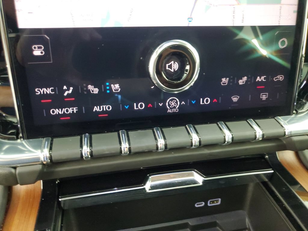 Certified 2025 GMC Yukon Denali w/ Denali Reserve Package AWD/4WD image 18