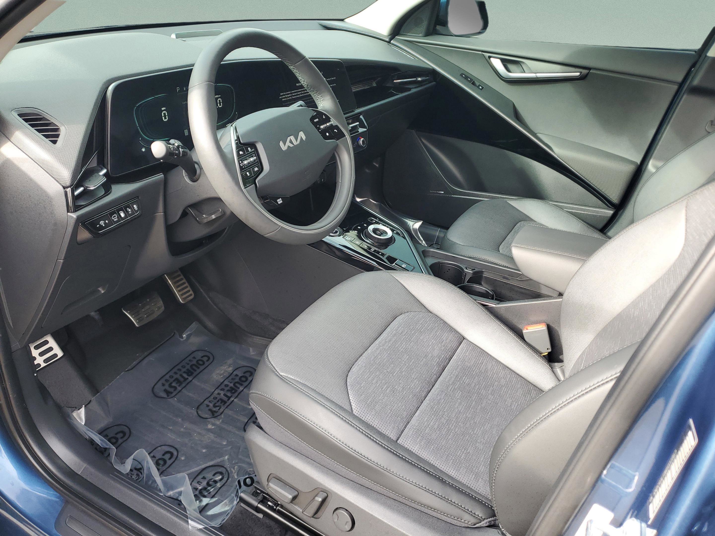 Certified 2024 Kia Niro SX Touring image 20