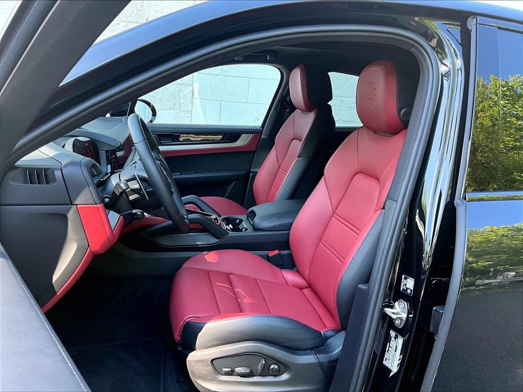 Certified 2026 Porsche Cayenne E-Hybrid Coupe AWD/4WD image 5