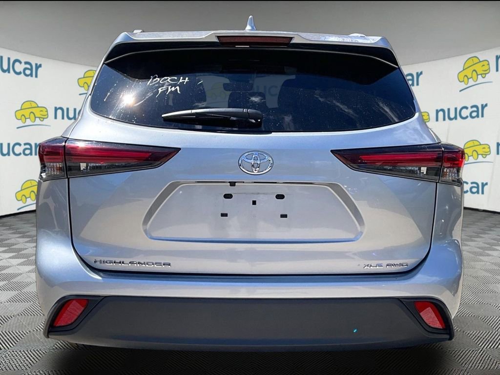 Certified 2025 Toyota Highlander XLE AWD/4WD image 3