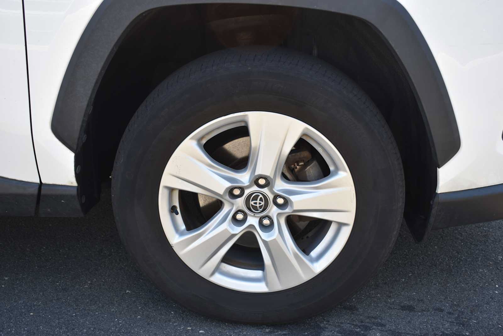 Used 2021 Toyota RAV4 XLE AWD/4WD image 22