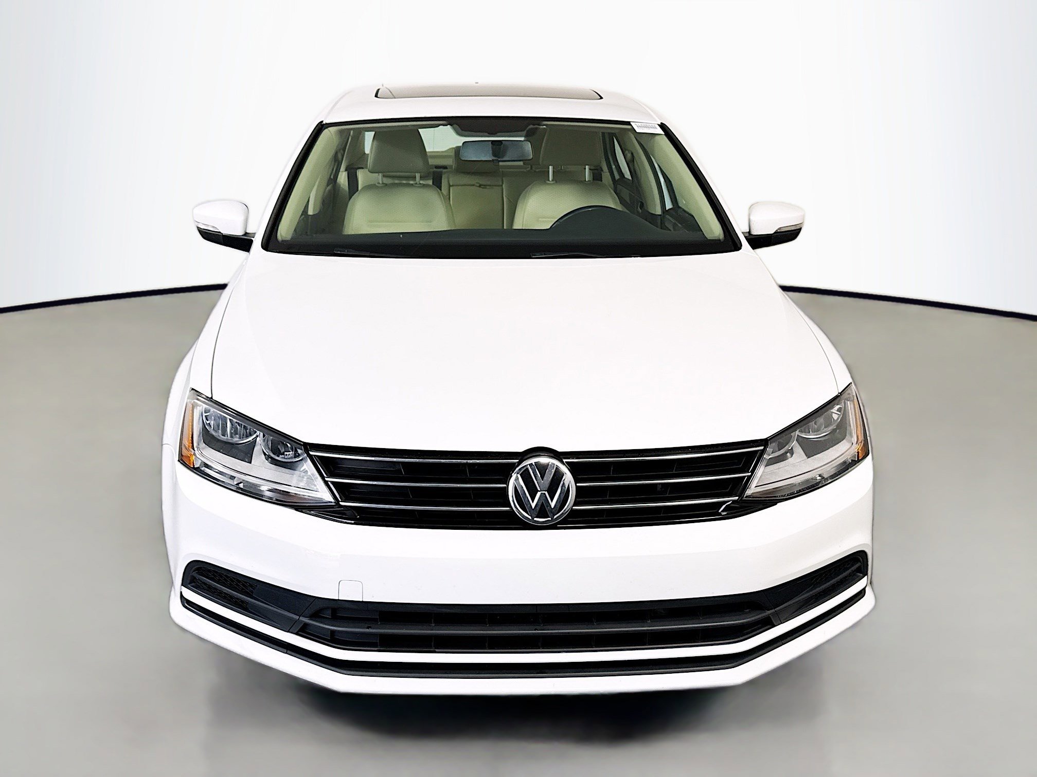 Used 2017 Volkswagen Jetta SE image 2