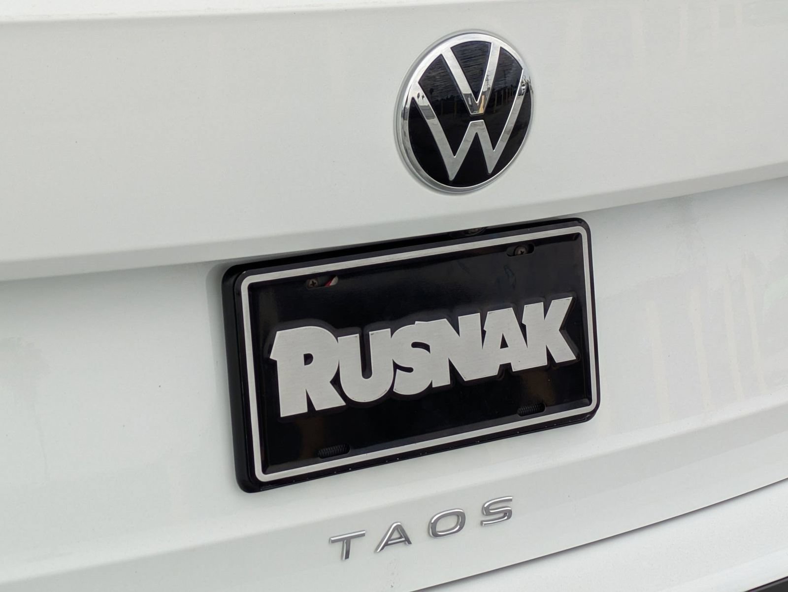 Used 2023 Volkswagen Taos SE w/ Panoramic Sunroof Package FWD image 19