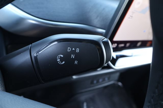 Certified 2025 Volkswagen ID. Buzz Pro S RWD image 27