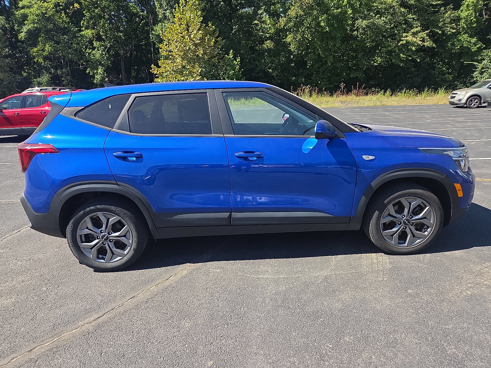 Used 2024 Kia Seltos LX AWD/4WD image 2