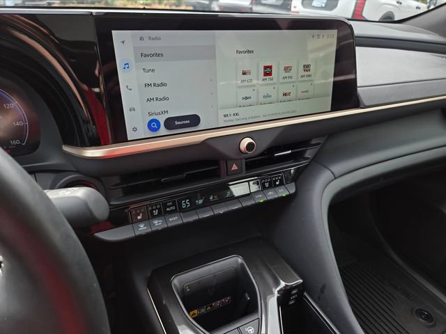 Used 2025 Toyota Crown Platinum AWD/4WD image 6
