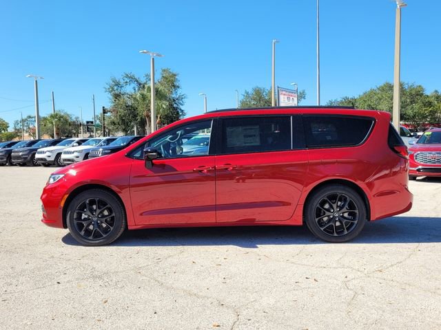 New 2026 Chrysler Pacifica Select w/ S Appearance Package FWD image 7