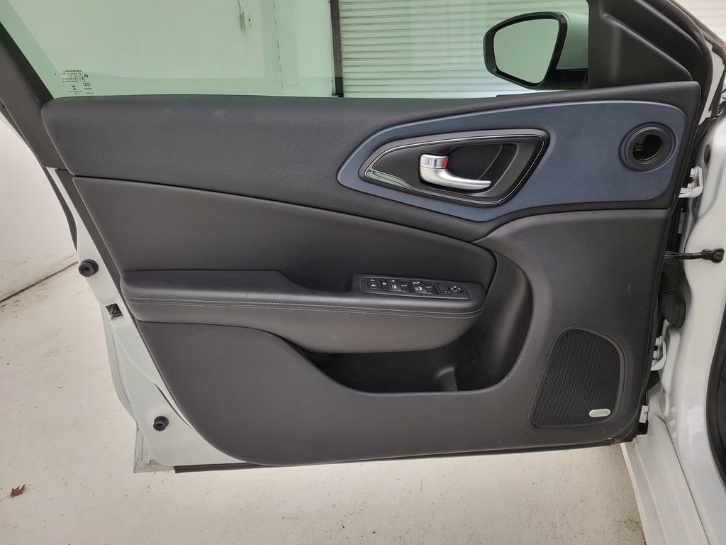 Used 2016 Chrysler 200 S w/ Navigation & Sound Group I image 29