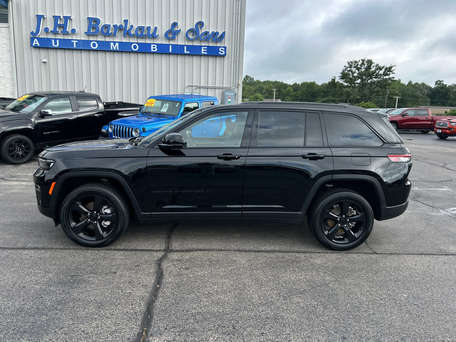 Used 2023 Jeep Grand Cherokee Limited w/ Luxury Tech Group II image 6