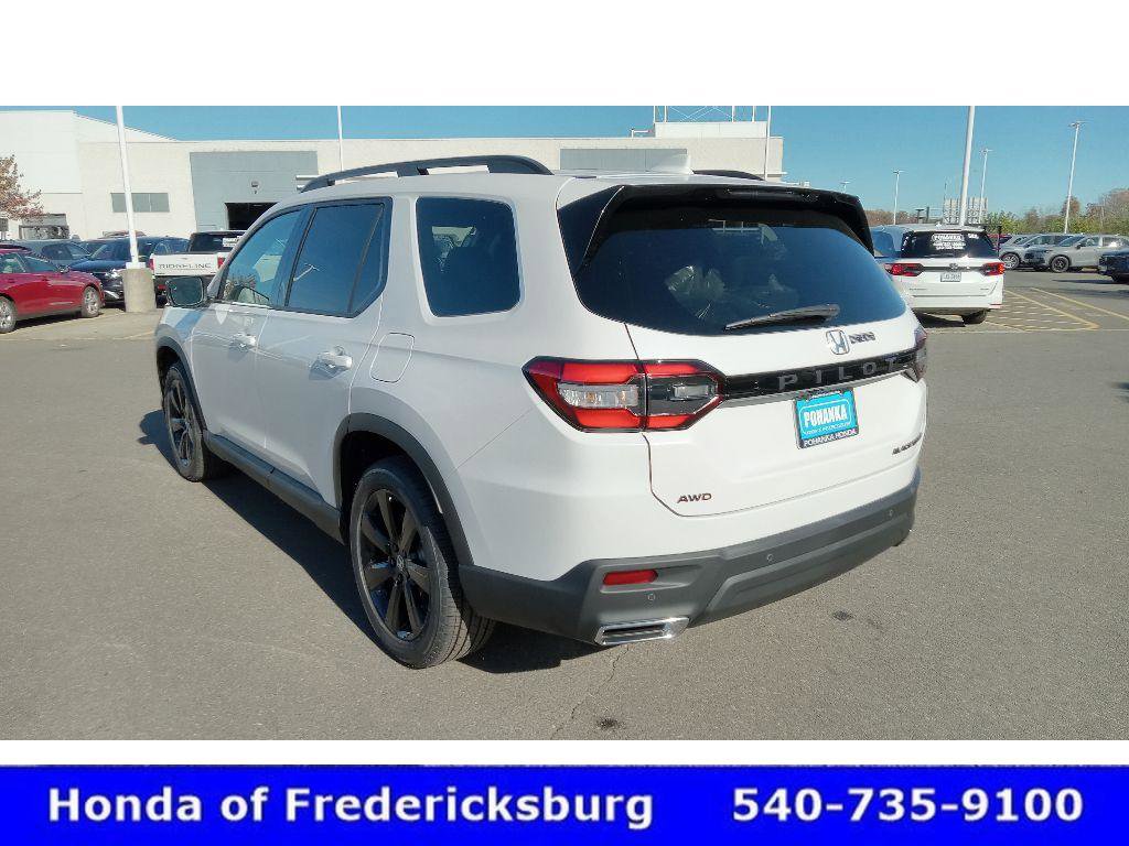 Used 2025 Honda Pilot Black Edition image 3