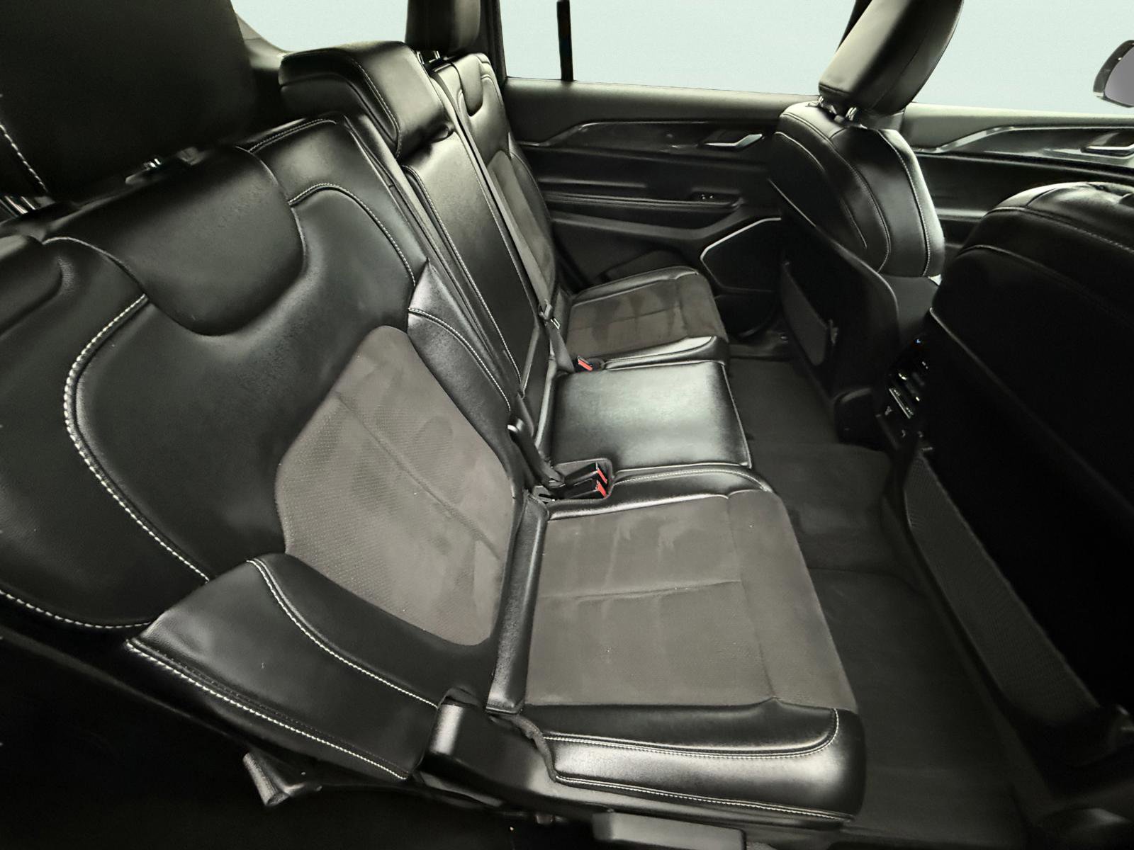 Used 2022 Jeep Grand Cherokee L Altitude image 16