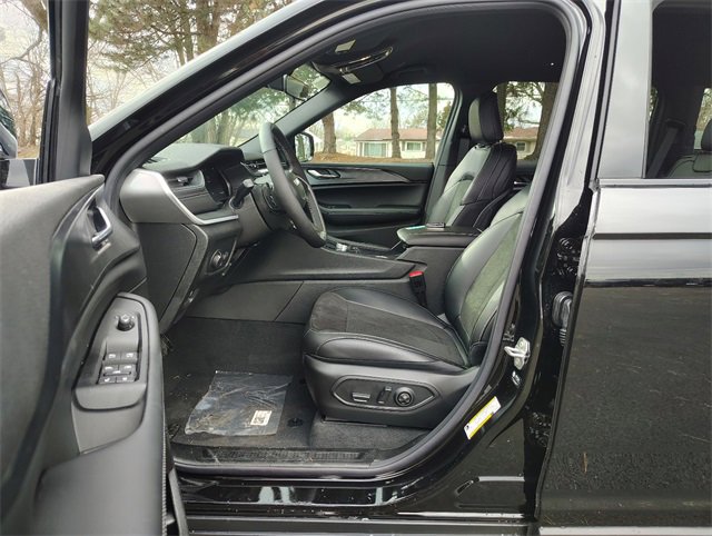 New 2025 Jeep Grand Cherokee L Laredo image 7