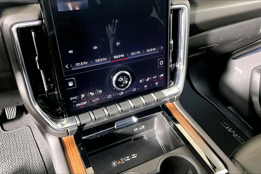 Used 2025 GMC Yukon XL Denali RWD image 26