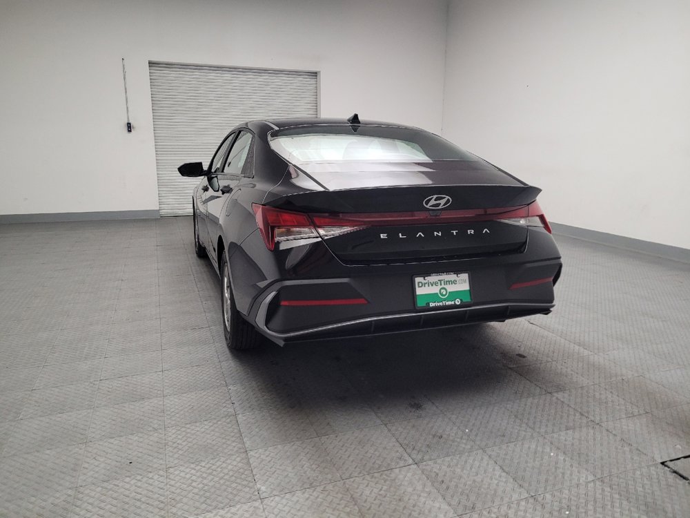 Used 2025 Hyundai Elantra SE image 6