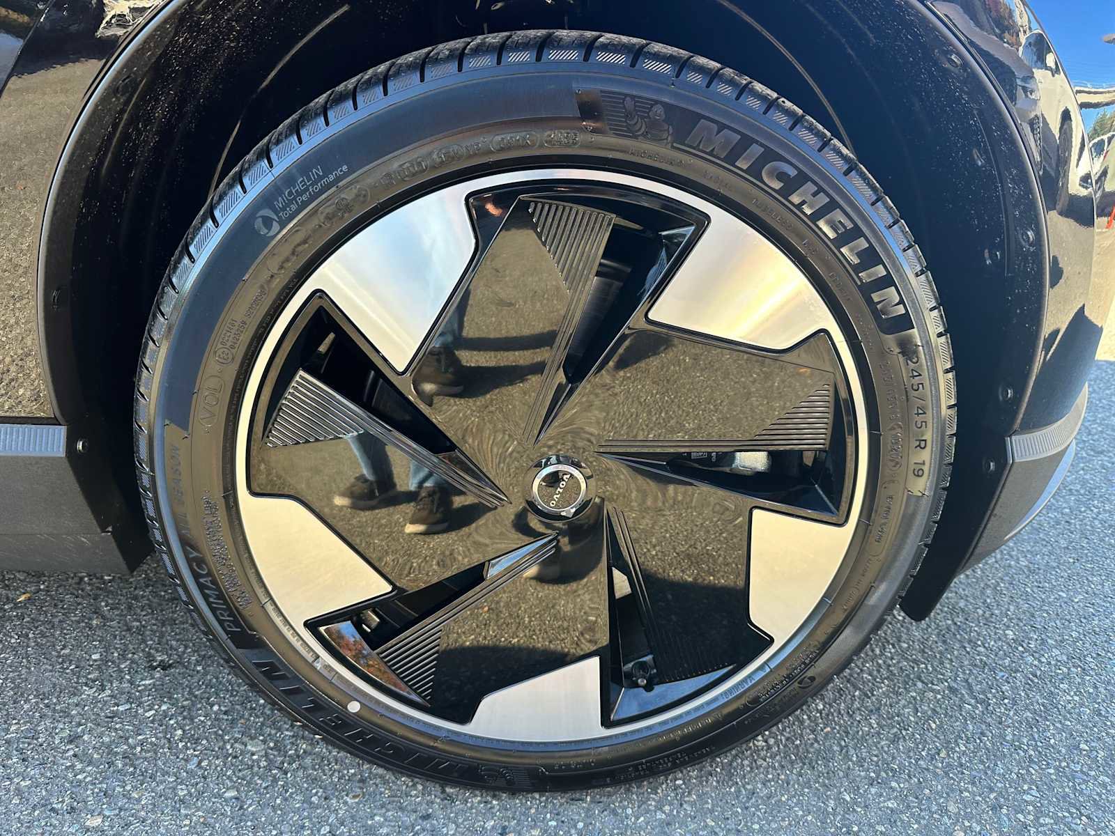 New 2025 Volvo EX30 Plus w/ Protection Package Premier image 9