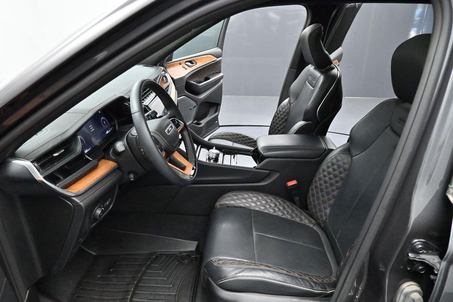 Used 2022 Jeep Grand Cherokee Summit AWD/4WD image 12