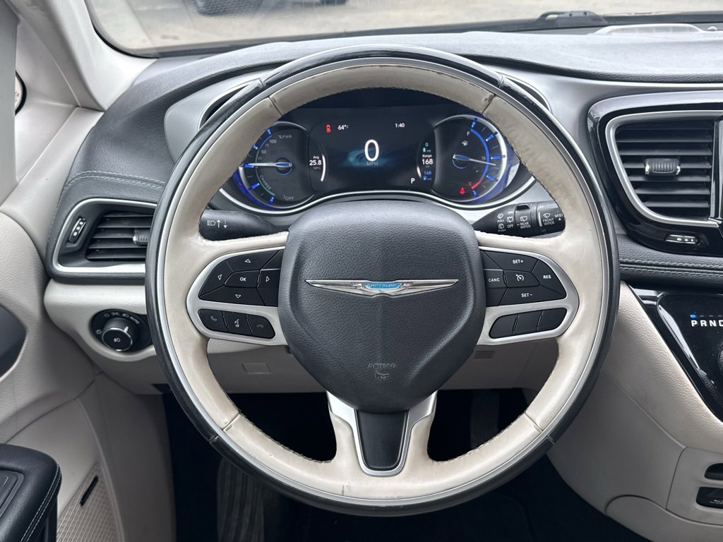 Used 2018 Chrysler Pacifica Limited image 40