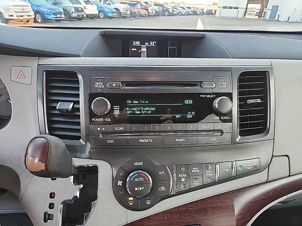 Used 2011 Toyota Sienna XLE FWD image 22