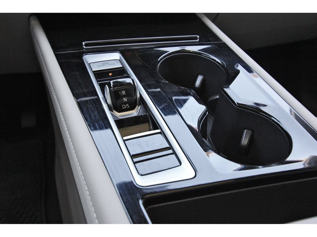 Used 2025 Volkswagen Atlas SE FWD image 30