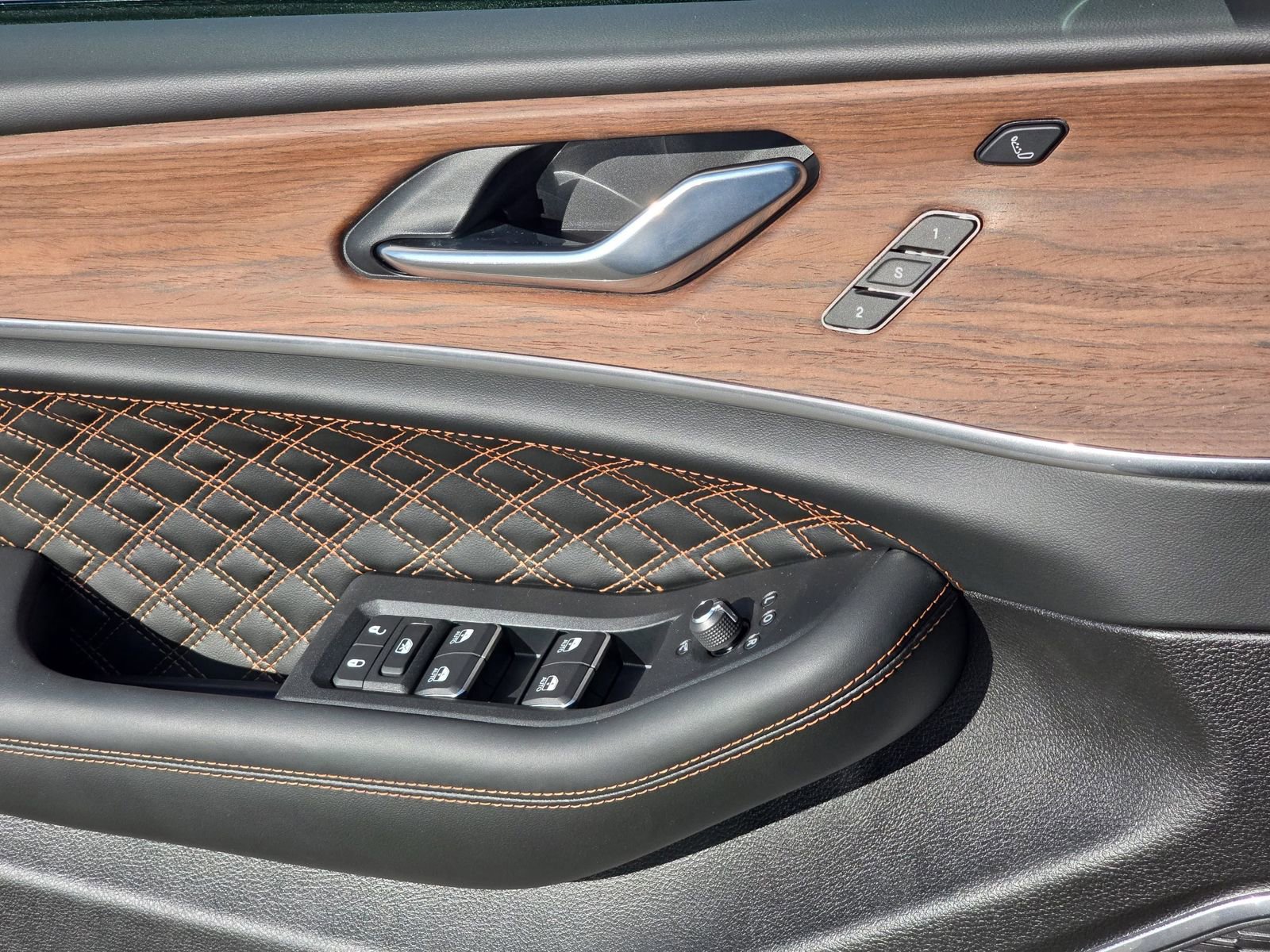 Used 2025 Jeep Grand Cherokee Summit w/ Obsidian Package image 35